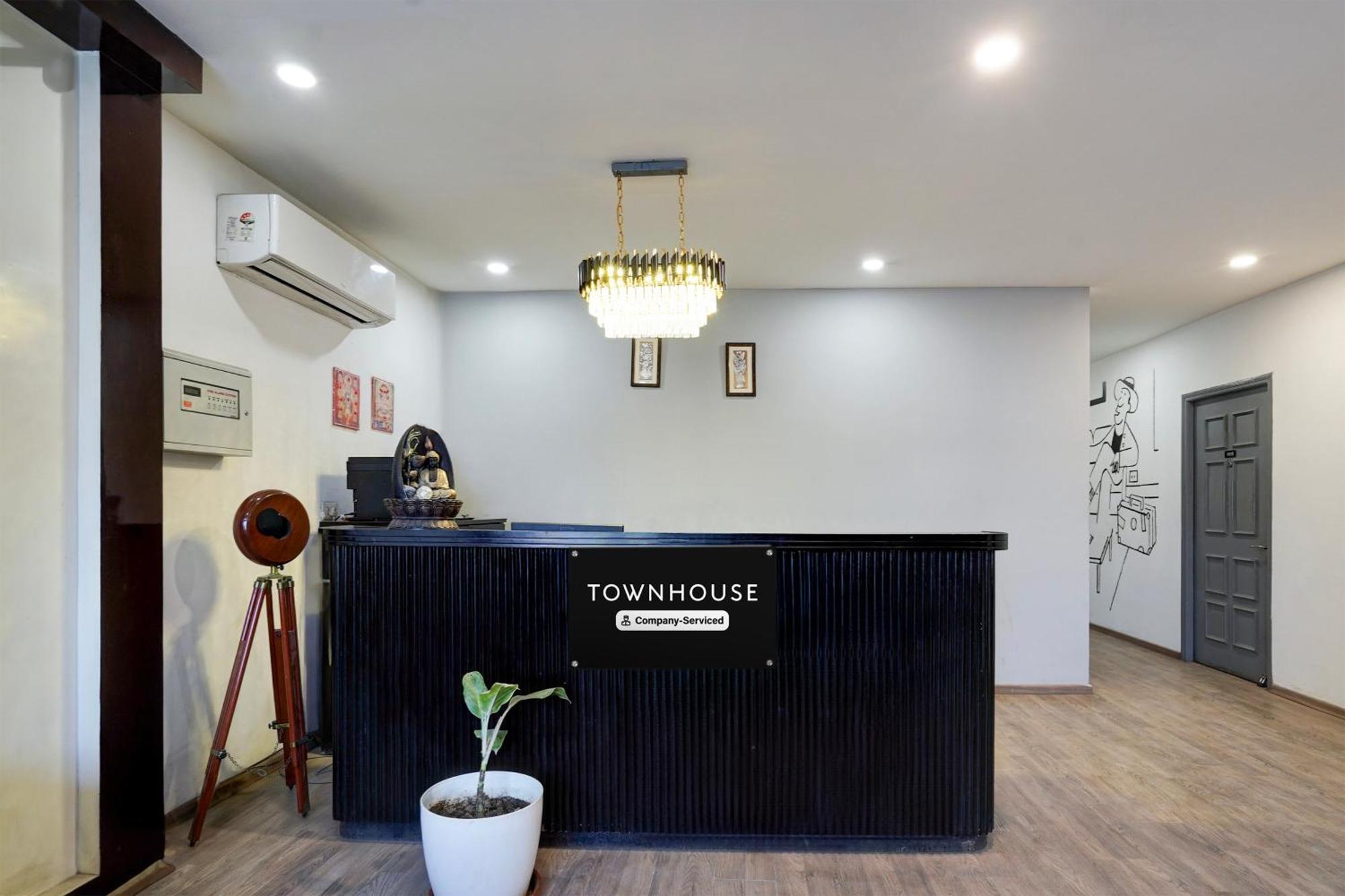 Super Townhouse Gomti Nagar Sector 6 Near Ekana Stadium ลัคเนา ภายนอก รูปภาพ