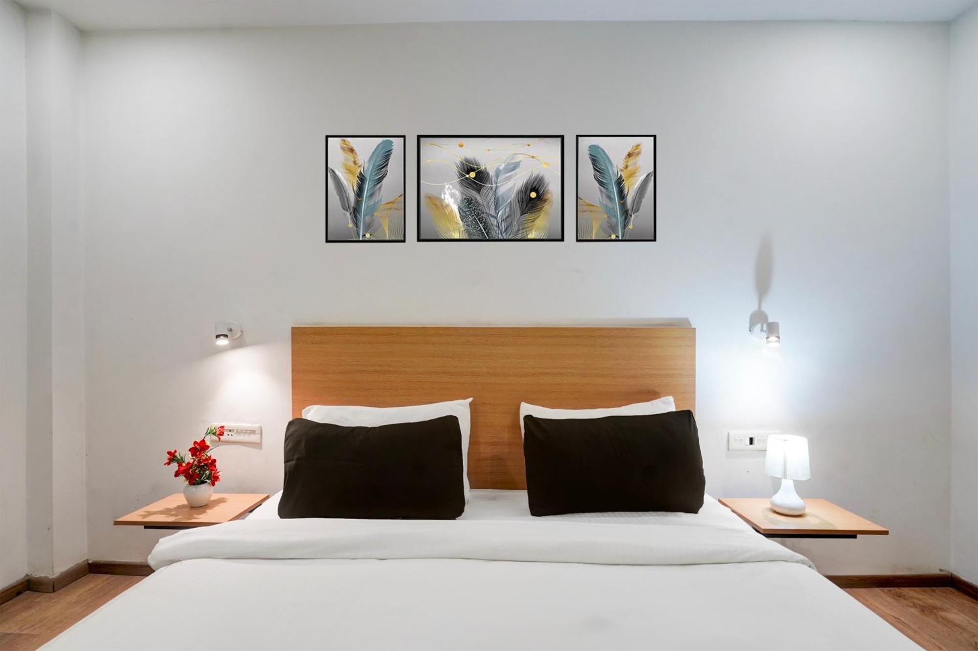 Super Townhouse Gomti Nagar Sector 6 Near Ekana Stadium ลัคเนา ภายนอก รูปภาพ