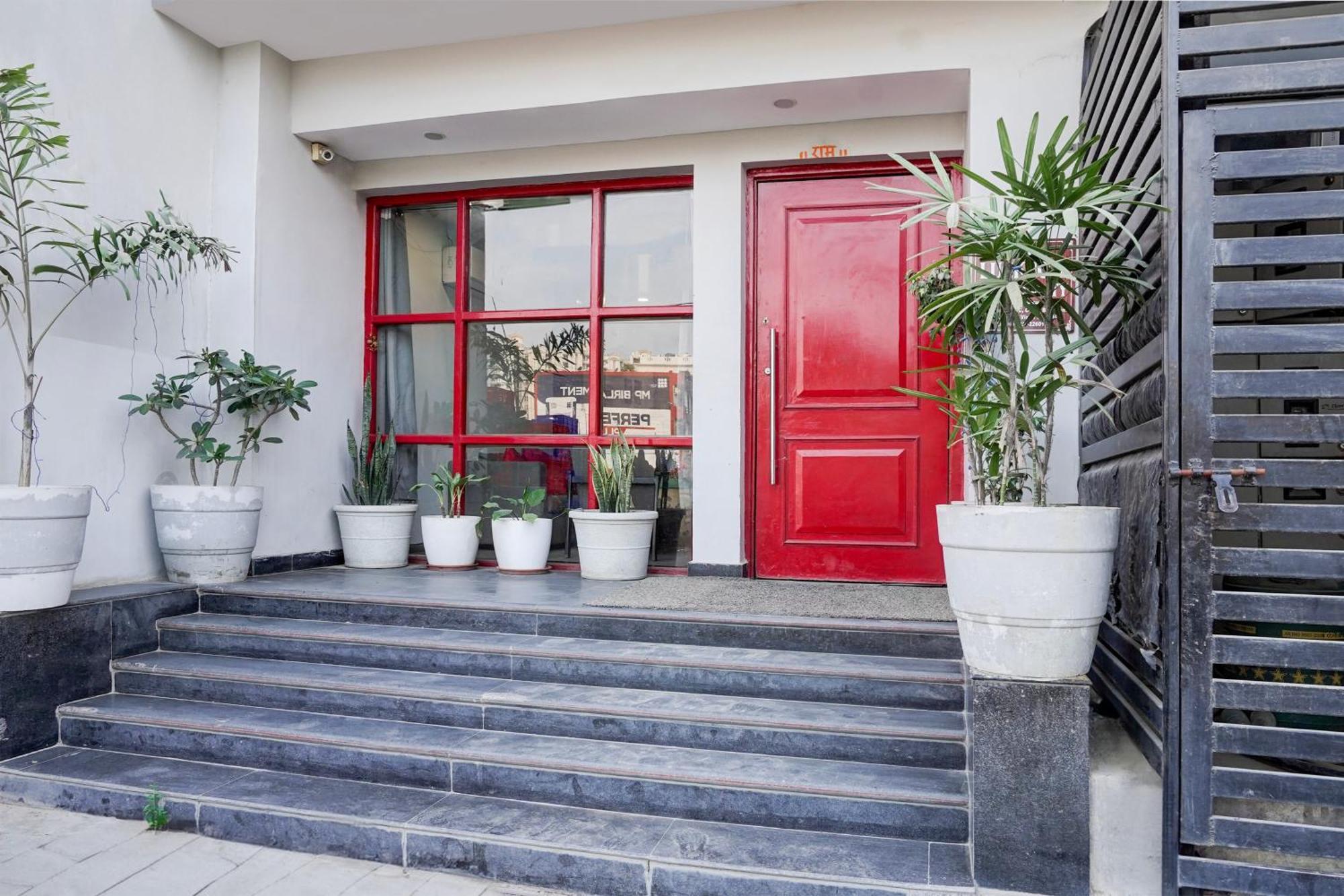 Super Townhouse Gomti Nagar Sector 6 Near Ekana Stadium ลัคเนา ภายนอก รูปภาพ