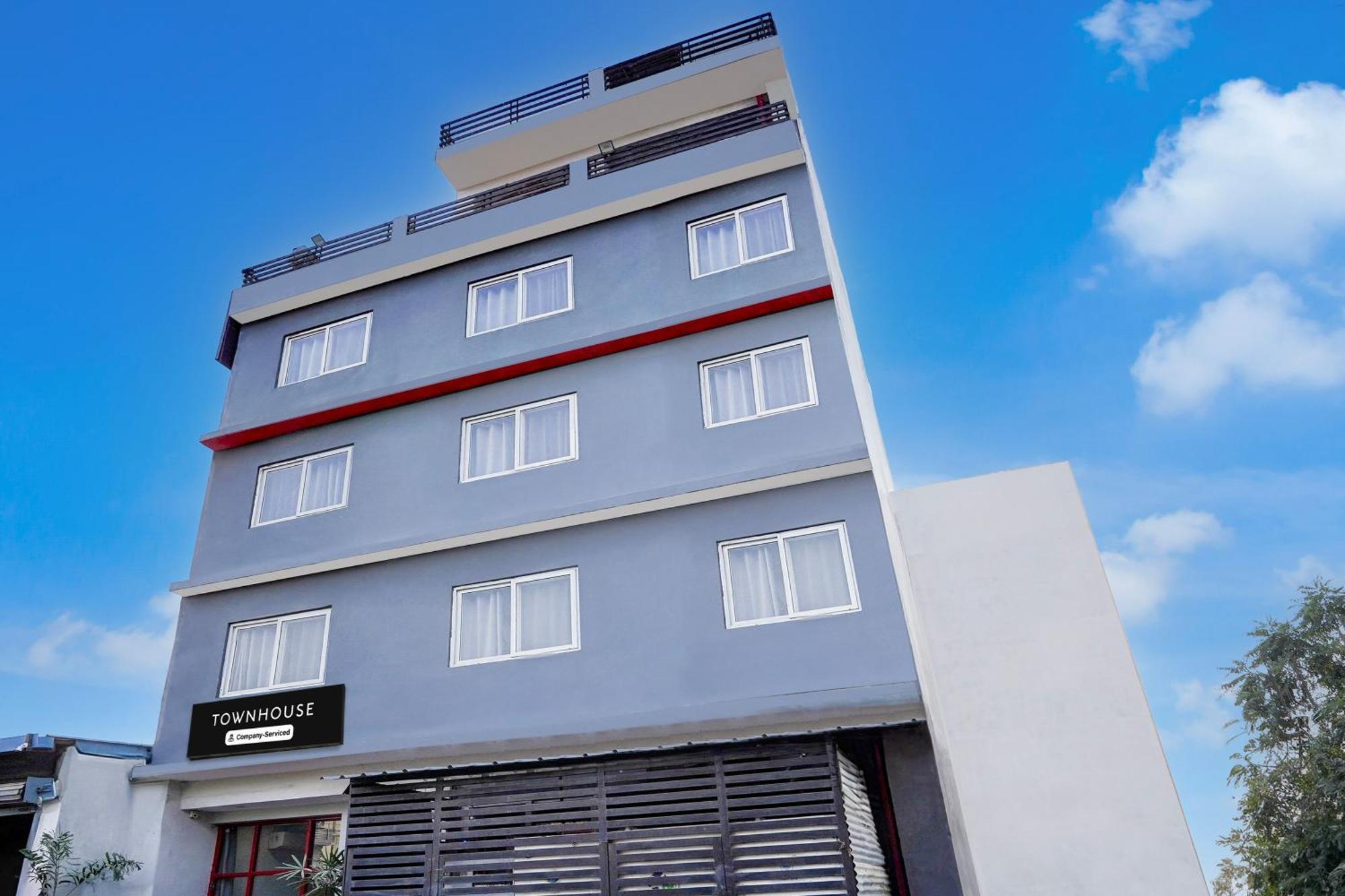 Super Townhouse Gomti Nagar Sector 6 Near Ekana Stadium ลัคเนา ภายนอก รูปภาพ