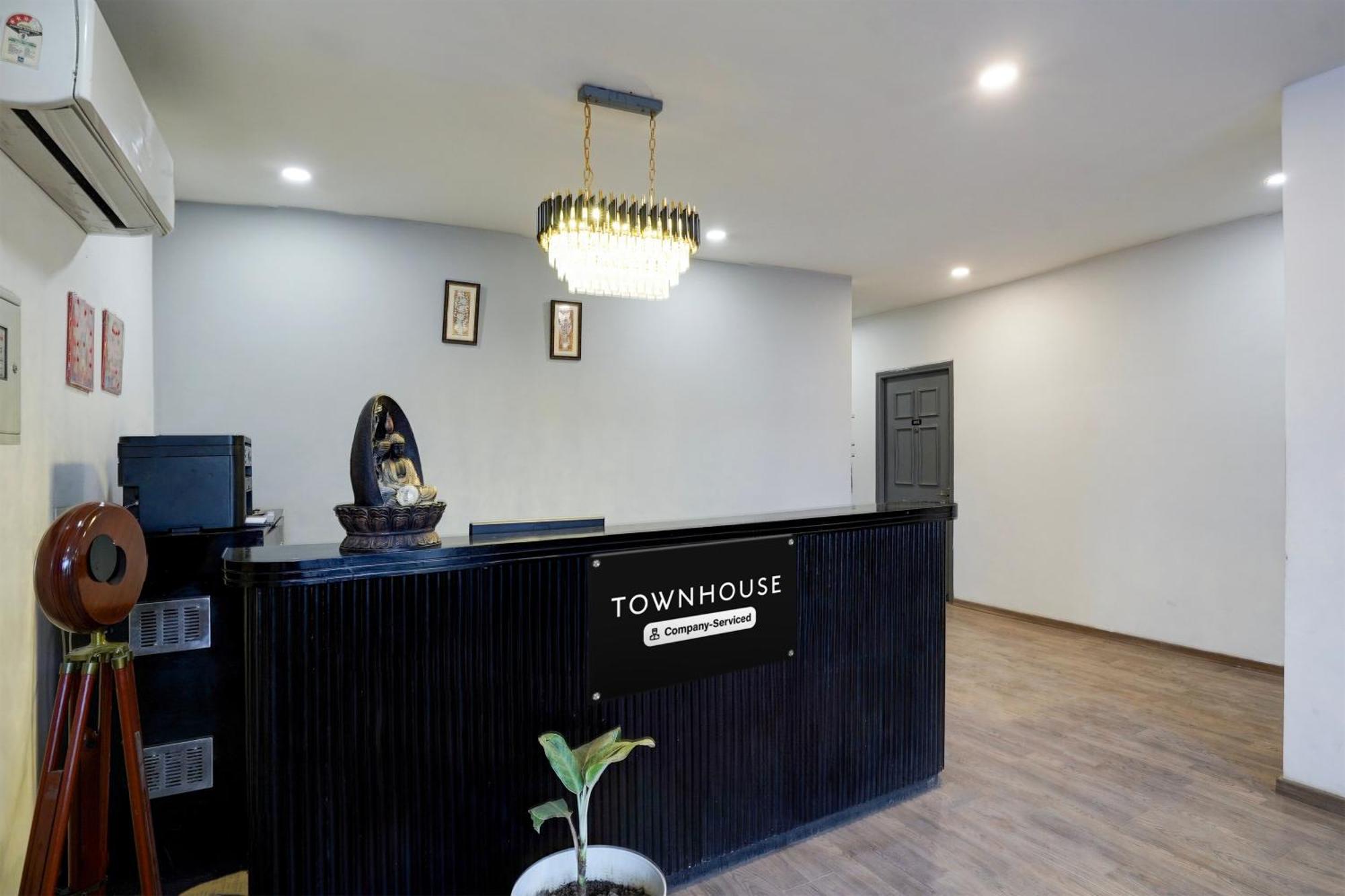 Super Townhouse Gomti Nagar Sector 6 Near Ekana Stadium ลัคเนา ภายนอก รูปภาพ