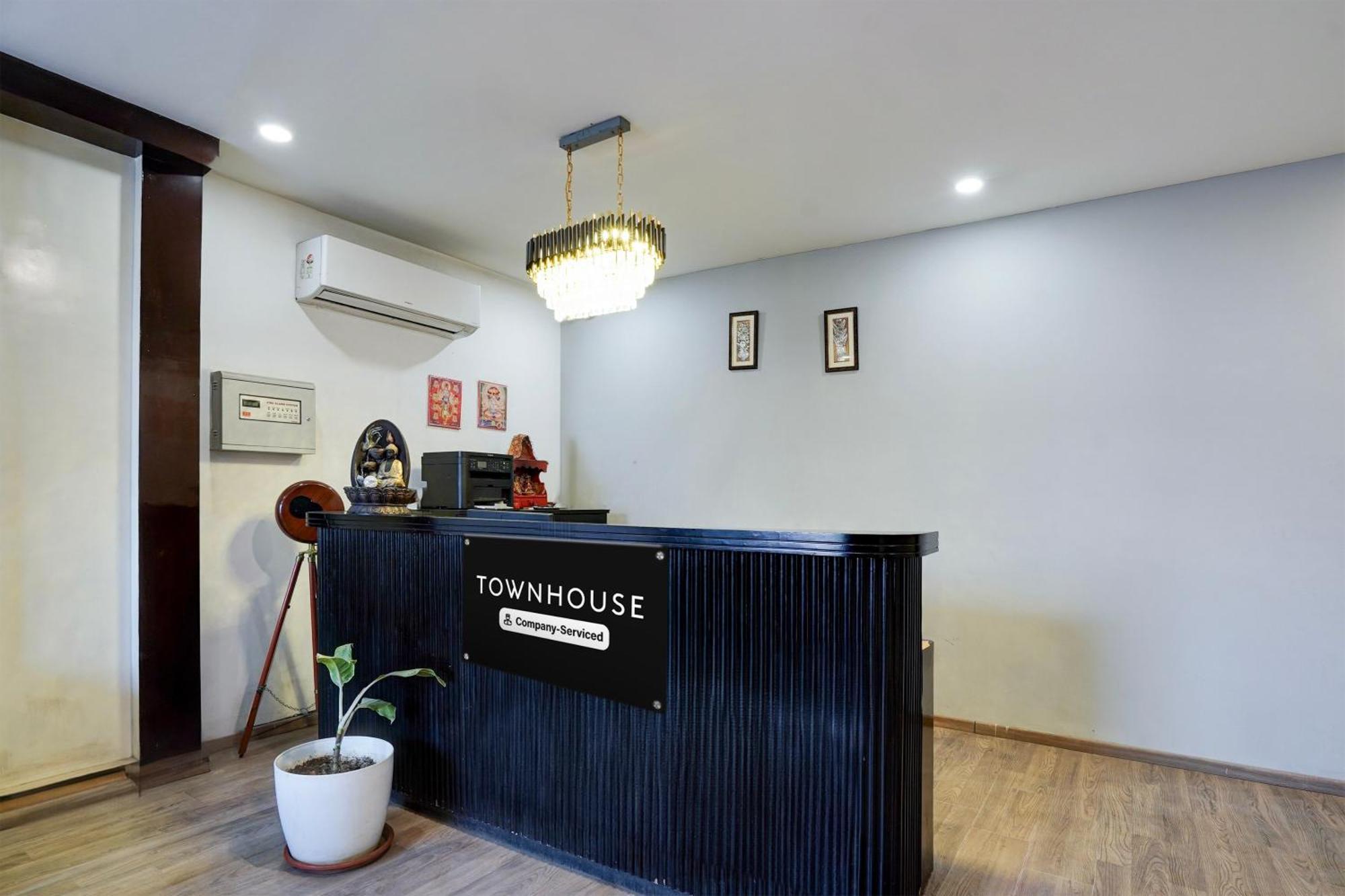 Super Townhouse Gomti Nagar Sector 6 Near Ekana Stadium ลัคเนา ภายนอก รูปภาพ