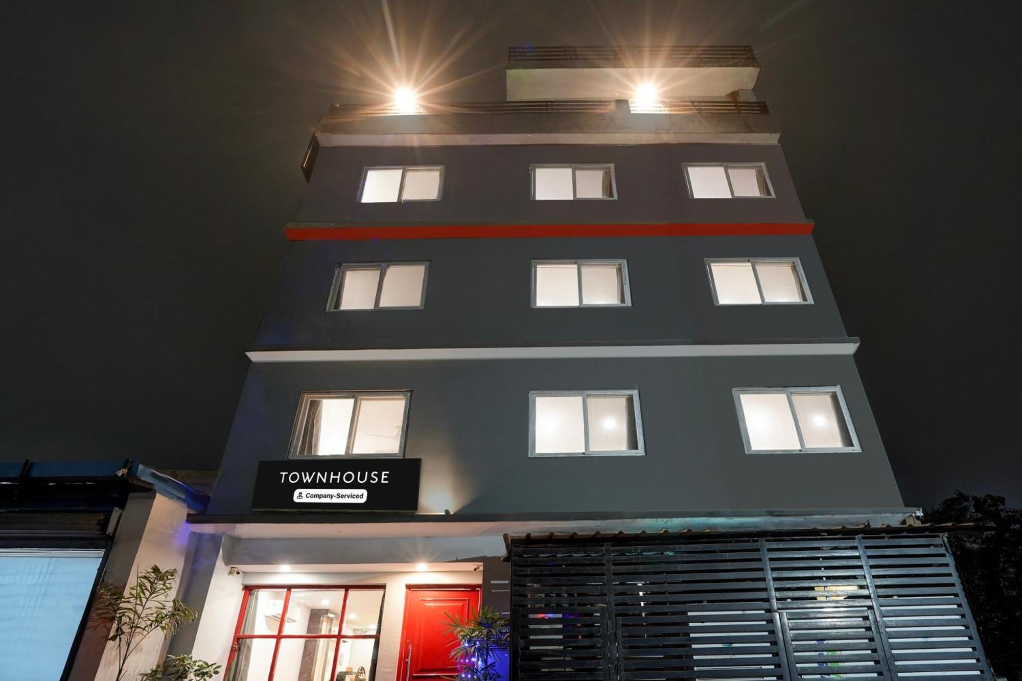Super Townhouse Gomti Nagar Sector 6 Near Ekana Stadium ลัคเนา ภายนอก รูปภาพ