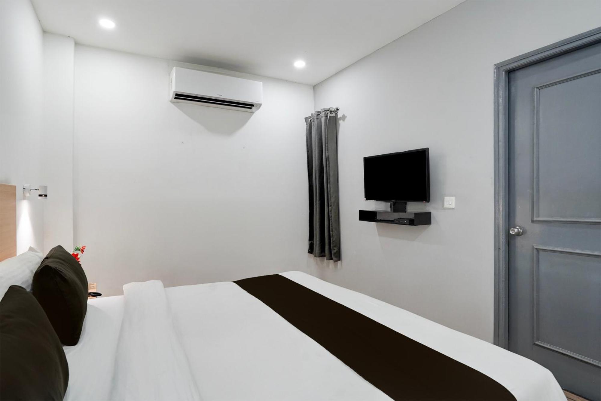 Super Townhouse Gomti Nagar Sector 6 Near Ekana Stadium ลัคเนา ภายนอก รูปภาพ